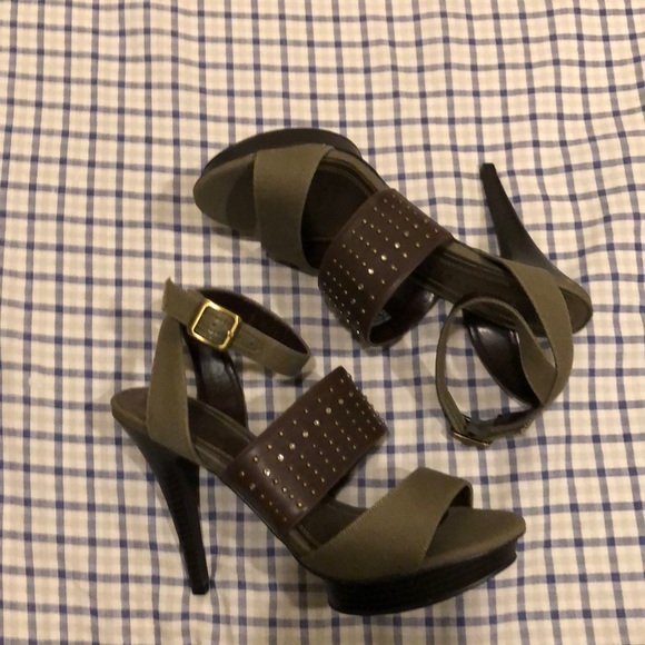 apostrophe heels - Picture 2 of 7